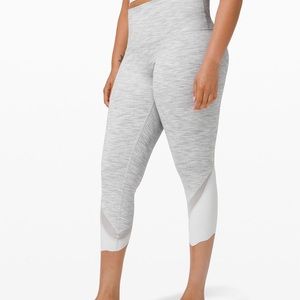 Lululemon scallop crop leggings